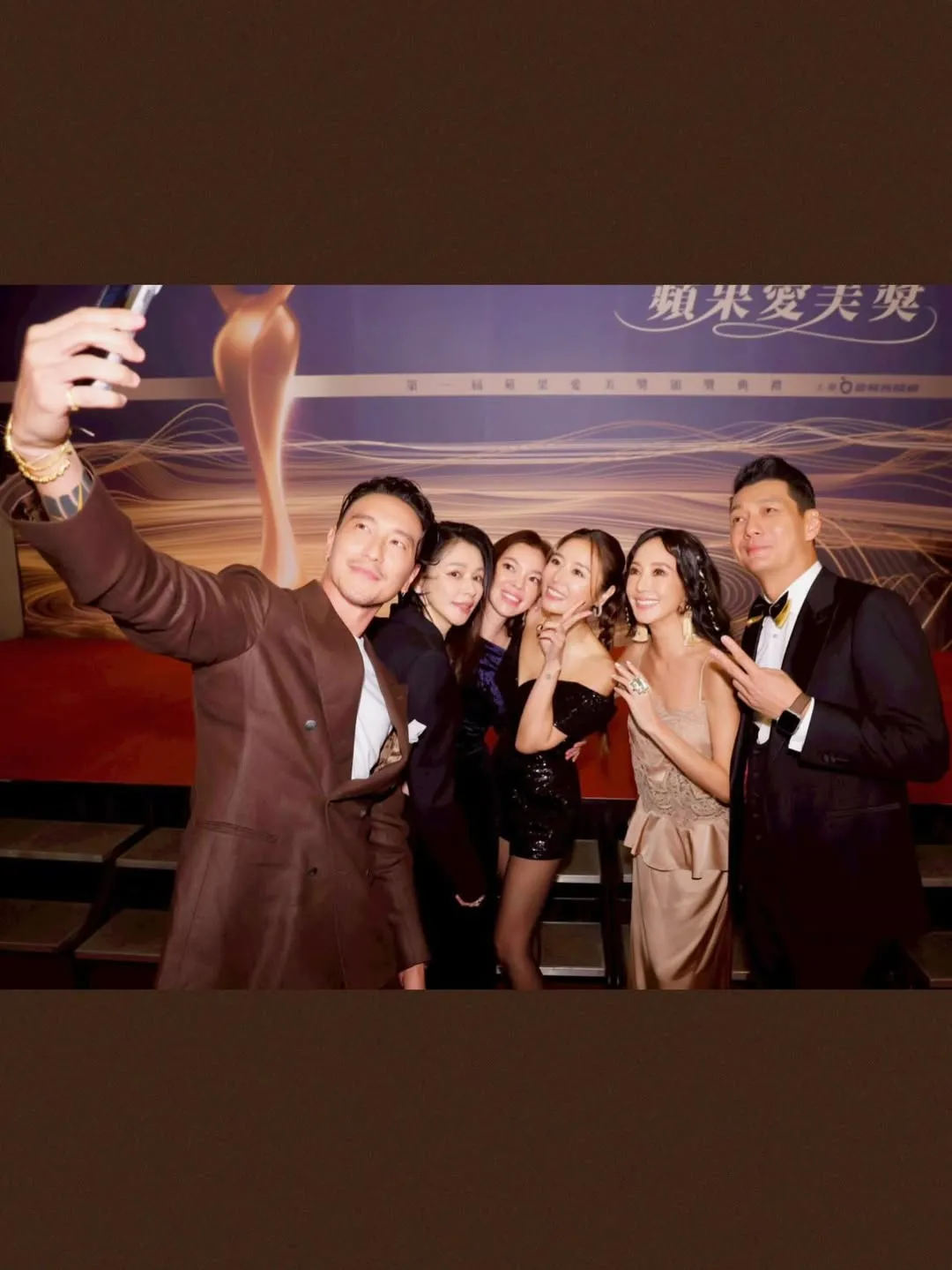 王陽明（左起）、徐若瑄、曾馨瑩、林心如、關穎、聶雲「四美兩帥」組合，相當吸睛。