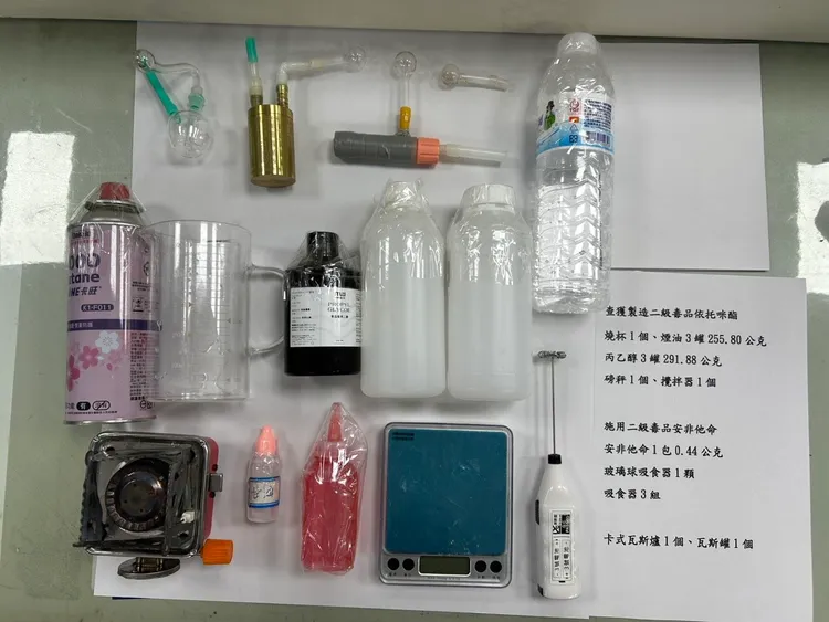 警方查獲王姓女駕駛人持有毒品。桃園市警局提供