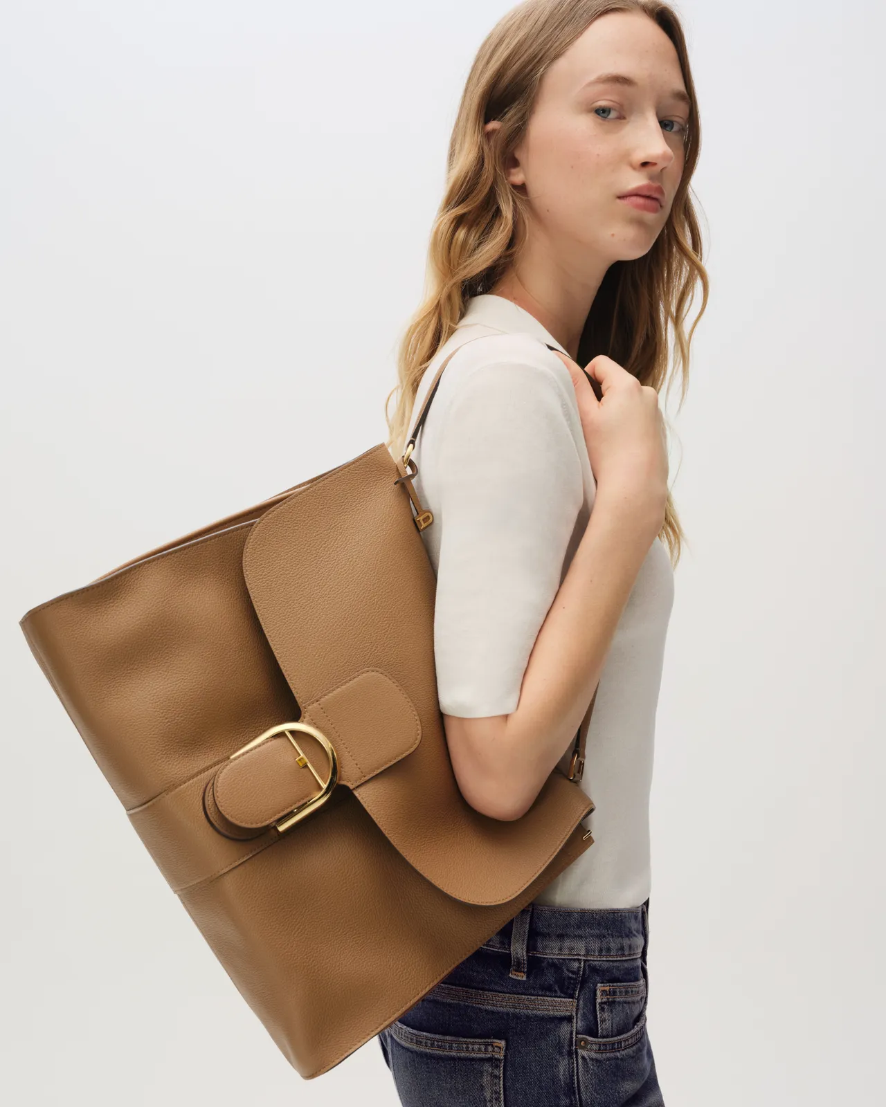 Brillant Tempo以柔软的慵懒曲线登场。品牌提供