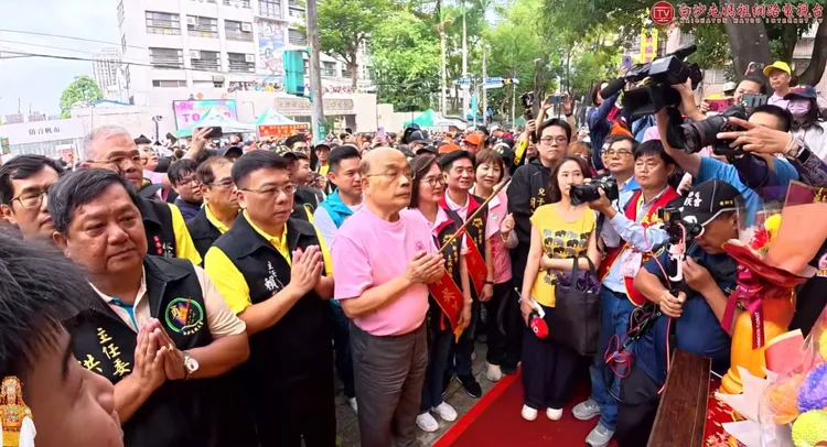 前行政院长苏贞昌到场。翻摄自白沙屯妈祖网路电视台
