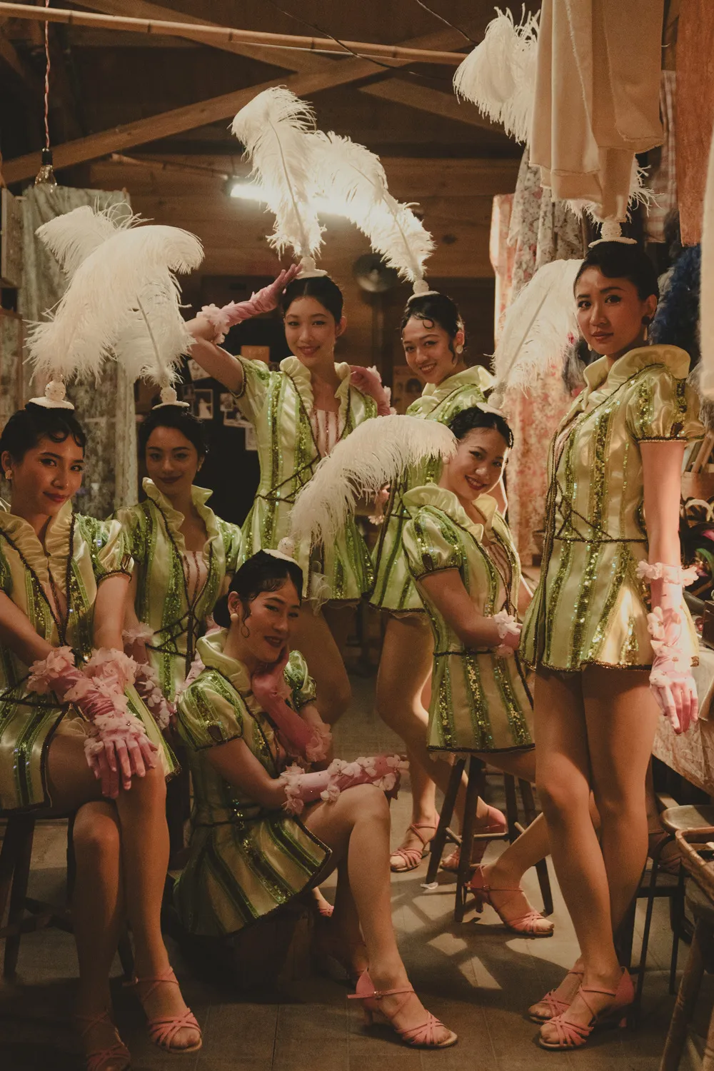 表演服装完美还原50年代歌舞团的模样。华文创提供