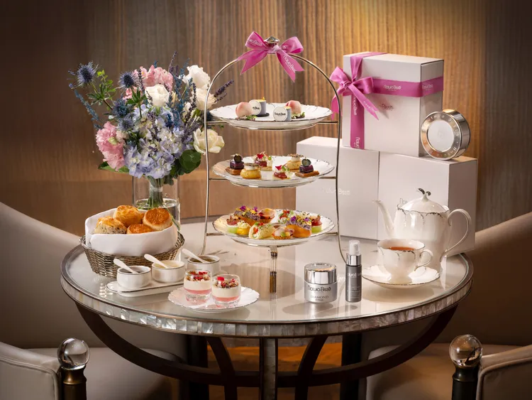 台北文华东方酒店于秋冬季节将携手西班牙顶级保养品牌「Natura Bissé」，在备受名媛贵妇喜爱的「青隅」推出《极致飨宴Taste of Beauty》联名下午茶。台北文华东方酒店提供