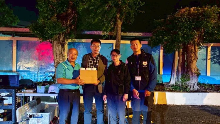 蘆竹區山腳里長徐慶堂特地前來感謝所有辛苦稽查噪音的一線同仁，讓山腳里的居民都能安心入睡。翻攝畫面