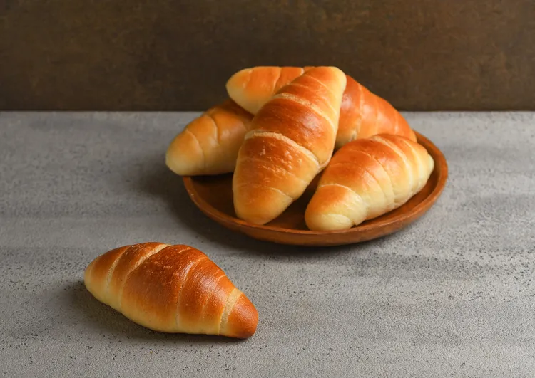 以台灣烘焙職人手作麵包聞名的「烘焙密碼」，即日起至11/30推出年銷售冠軍「鹽可頌」買一送一活動（每日限量，送完為止）。六角國際提供