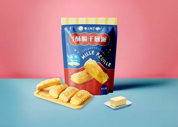 以以懷舊古早風味著稱的春上布丁蛋糕，11/17起至11/30推出凡於門市購買任一口味7吋蛋糕，即贈法式千層酥乙包（每日限量，送完為止）。六角國際提供