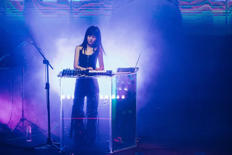 白安演唱會上化身DJ。相信音樂提供