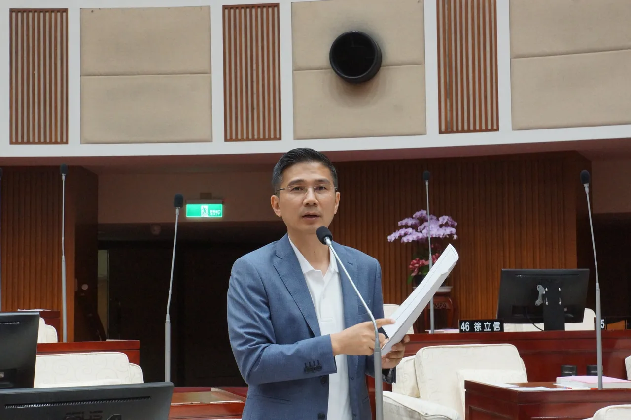 曾献莹呼吁北市府要求新寿限期内提交所有成本凭证。曾献莹议员办公室提供