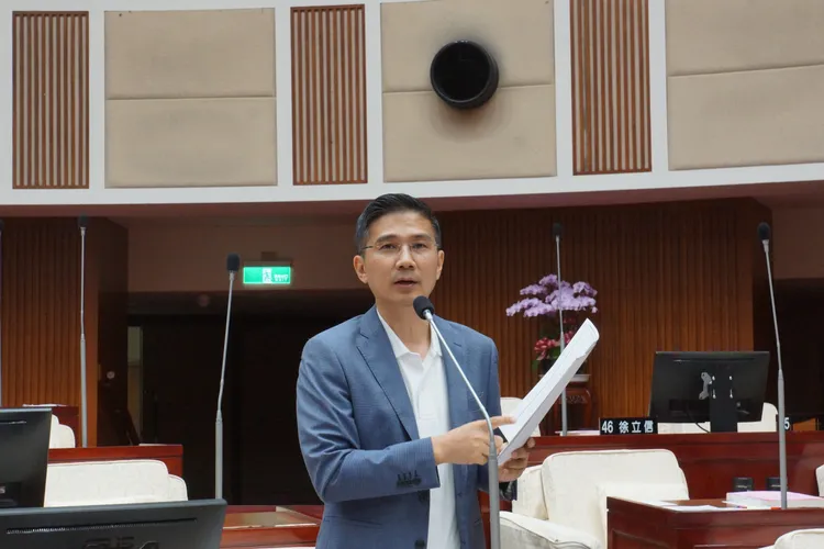 曾獻瑩呼籲北市府要求新壽限期內提交所有成本憑證。曾獻瑩議員辦公室提供