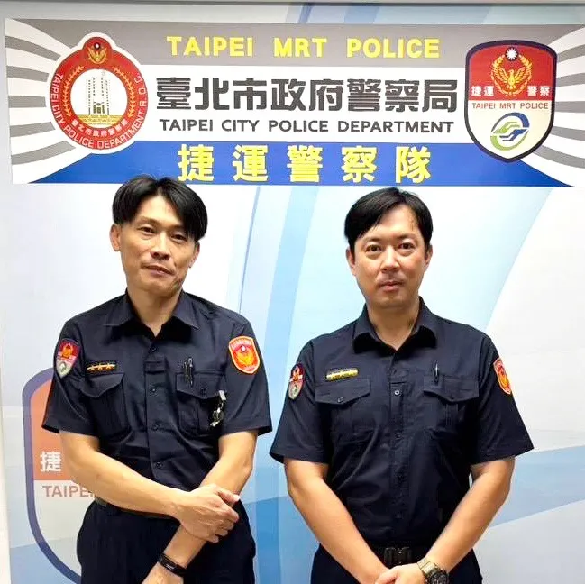 警員周文信、王自強。翻攝畫面