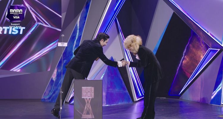 MAMA|GD從李洙赫手中拿獎變「夫妻交拜」!偷放閃期許角色互換