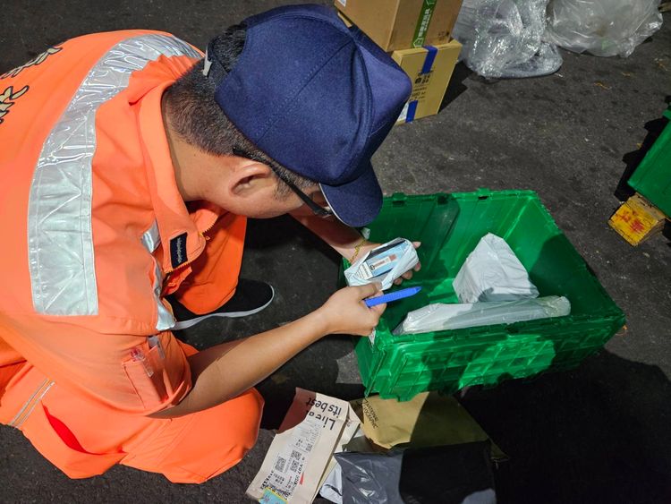 百貨籠夾藏電子菸違禁品！「一直寄，我們就一直拆！」　海巡查緝不手軟