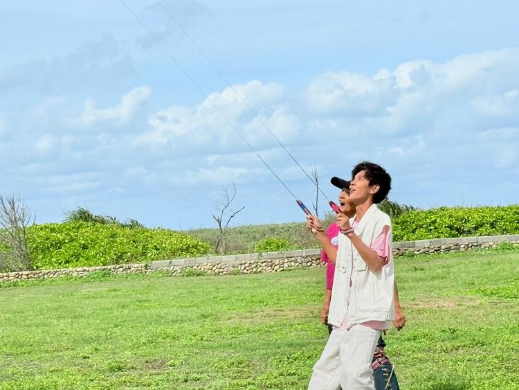 阿翔特技風箏首次就上手　啦啦隊女神力讚台灣1美食好吃