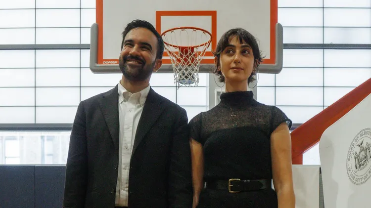 34歲的曼達尼（左）與28歲敘利亞裔妻子杜瓦吉。美聯社