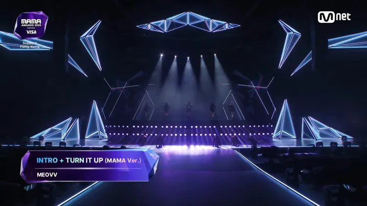 MEOVV把歌名《BURNING UP》改成《TURN IT UP》MAMA版。翻攝Mnet