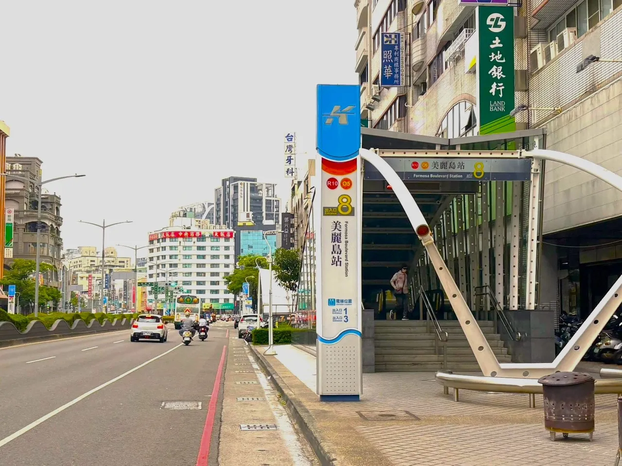 高雄「新興區」位居交通要道、生活便利，且千萬元小宅負擔低，符合購屋族需求。永慶房產集團提供