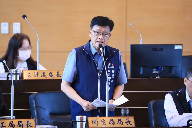 台中市衛生局長曾梓展呼籲市議員不要指責認真做事的公務員。民眾提供