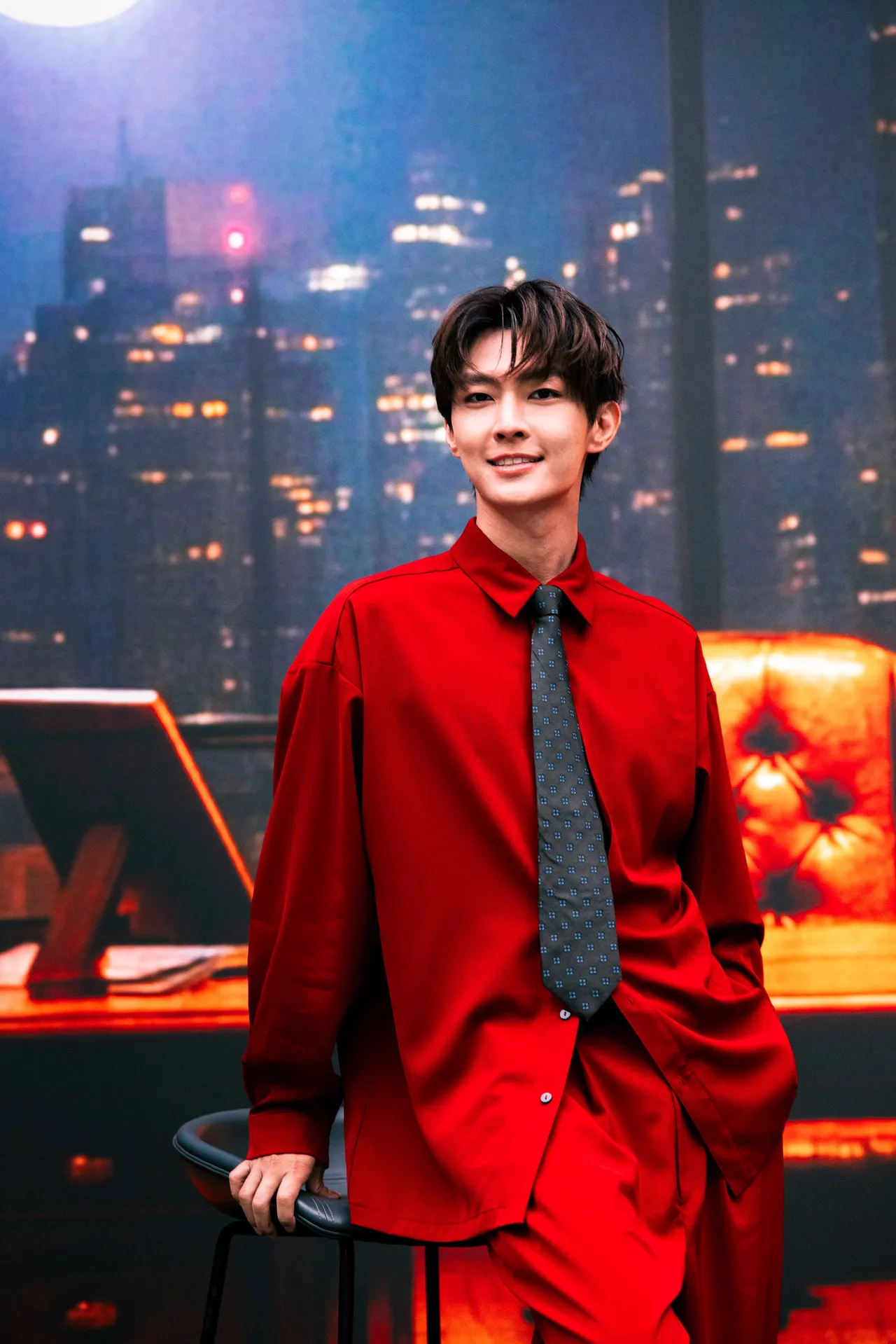 炎亚纶生日会以「大型企业征才大会」形式登场，结合这几年真正投入的创业家身份 。晴空鸟提供