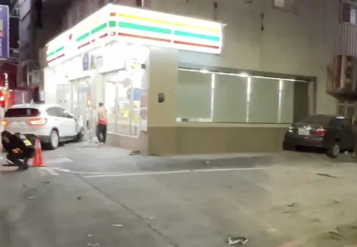 彰化4輛雙B「尬車」失控撞超商　1無辜路人遭撞飛重傷