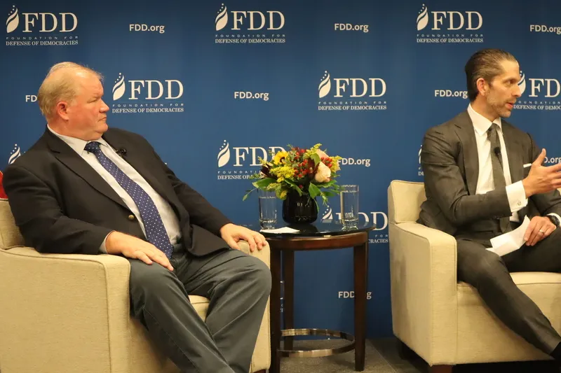 华府智库「捍卫民主基金会」17日公开「中国对台湾能源命脉的胁迫：一场台湾和西方都输不起的博弈」兵推报告，并于华府举行座谈。 图左为美国退役海军少将蒙哥马利。中央社