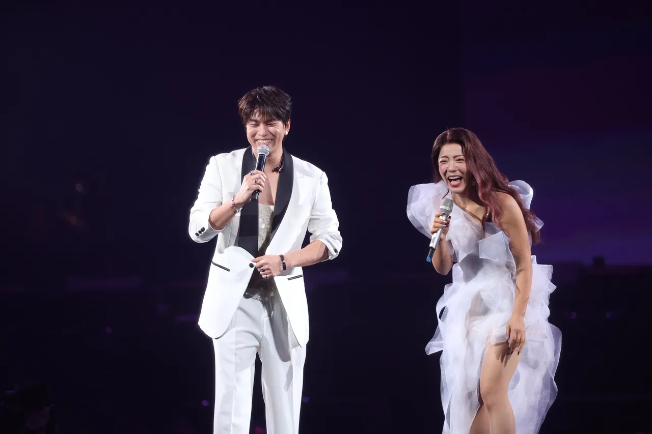 阿弟（左）笑曝老婆吃醋了，右为丁当。庄宗达摄