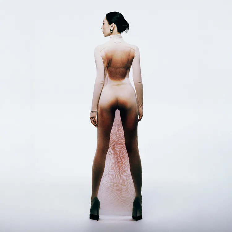 Haezee新造型挑战透视装，火辣破表。索尼音乐提供