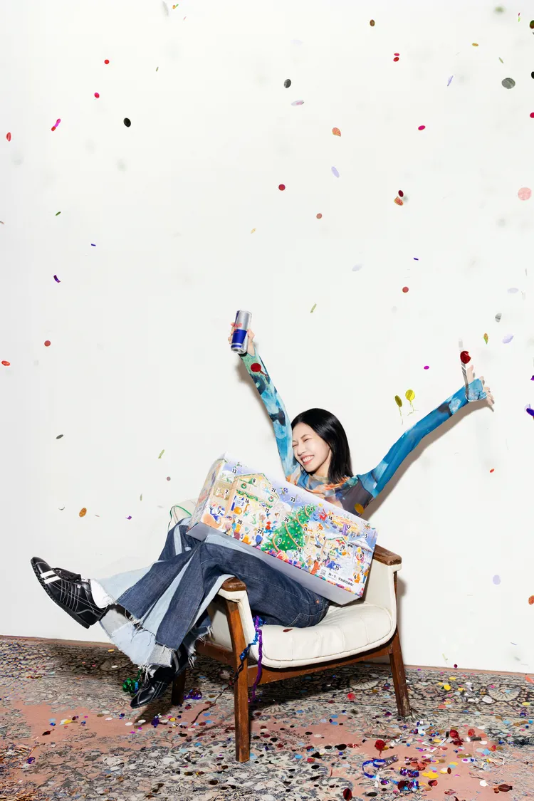 24罐飲品收進別具玩味的繽紛插畫禮盒中，不只充滿節慶氛圍，更為12月注入滿滿活力。業者提供