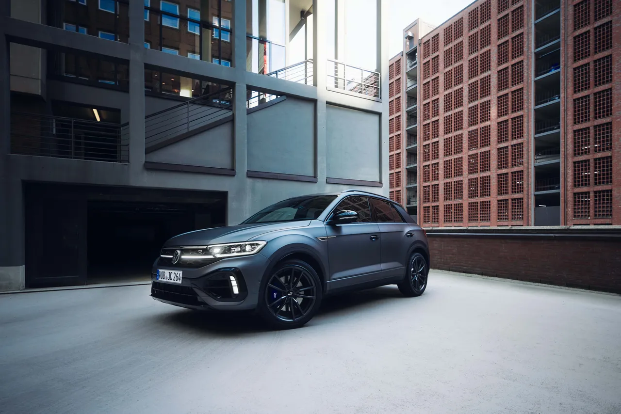 T-Roc R极致版建议售价于政府汰旧换新补助后为新台币172.8万元起。业者提供