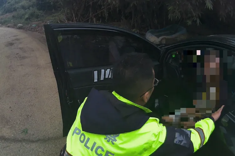 警方獲報到場，將人請回派出所，聽其述說背後故事，再好言規勸，總算讓林男重新振作。翻攝照片