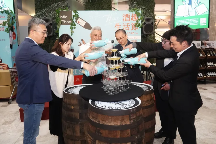 Mia C'bon顶级超市举办的酒趣生活节一年仅一档，300款葡萄酒任挑，是圣诞、年节派对必备。业者提供