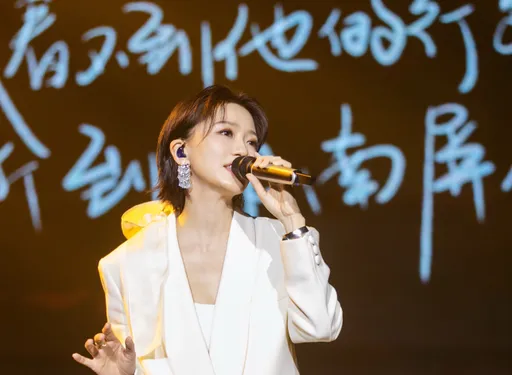 凍齡玉女廣州現芳蹤　時隔25年一開口全場炸裂