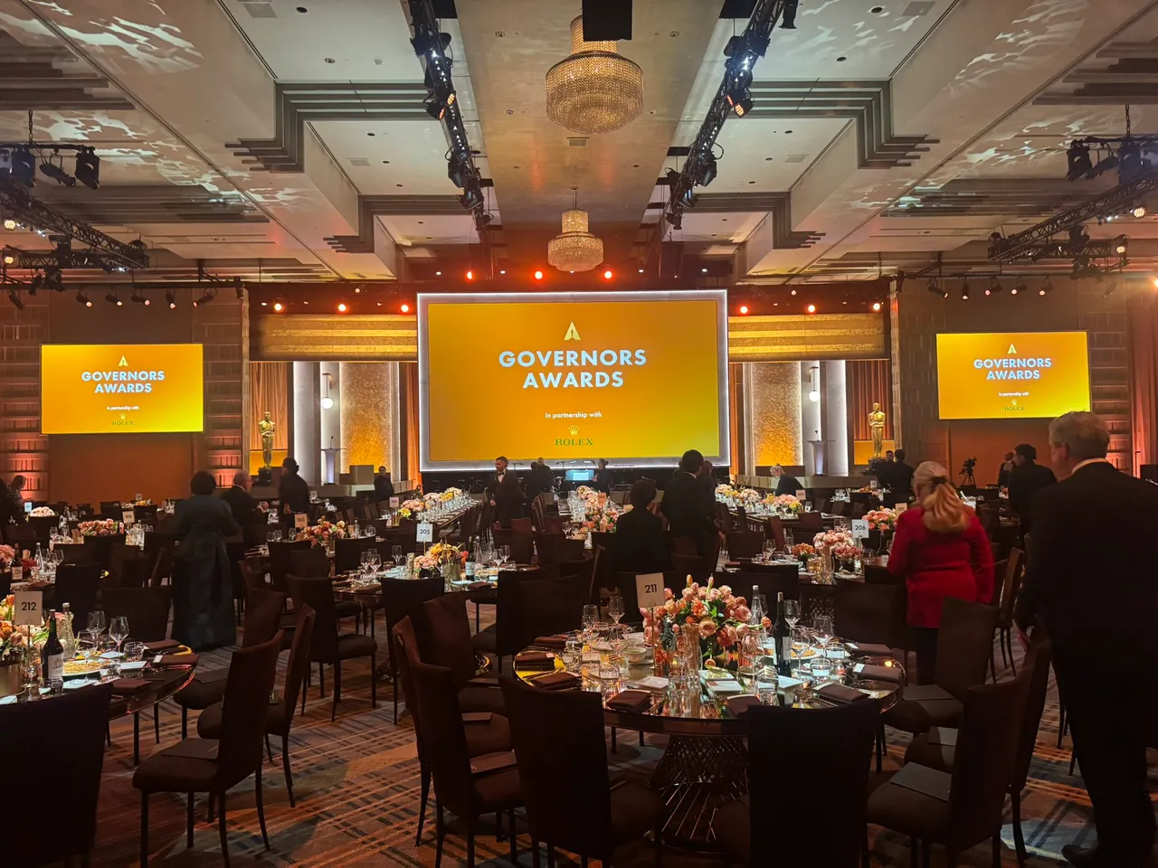 奥斯卡荣誉奖主席奖颁奖典礼现场。翻摄X