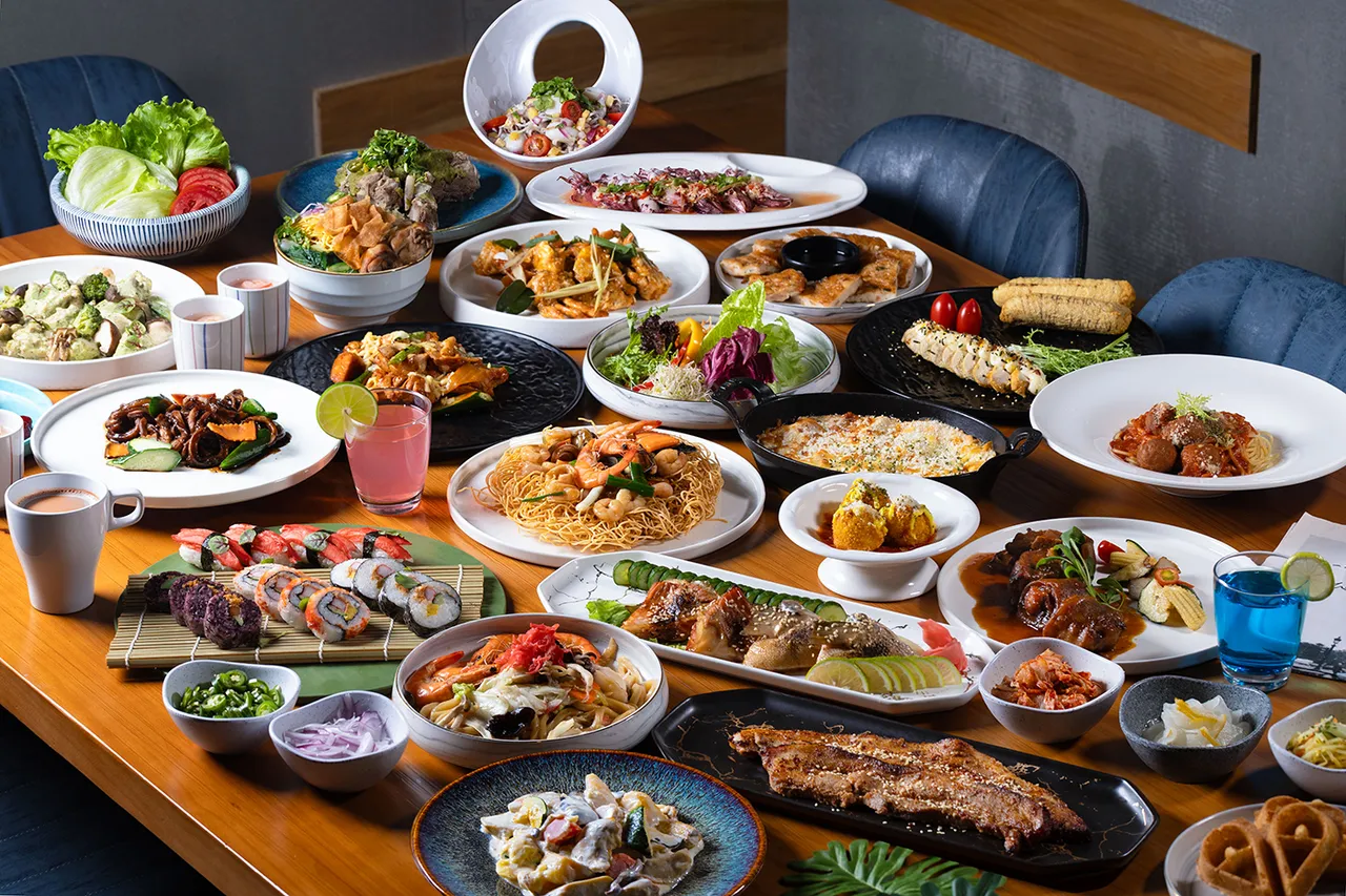 入住期间可享用台中凤凰酒店人气自助早午餐「凤凰食号」，多国料理与手作甜点一次满足，为应援假期注入满满能量。球迷持台啤永丰云豹球赛门票即可享「凤凰应援住房专案」优惠，于2026年度赛事期间入住，延续热血应援时光。台中凤凰酒店提供