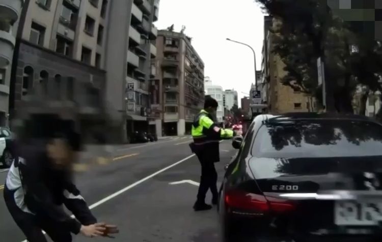 北市醉漢闖民宅大鬧破壞窗戶 警一查驚「前一刻他才路倒」