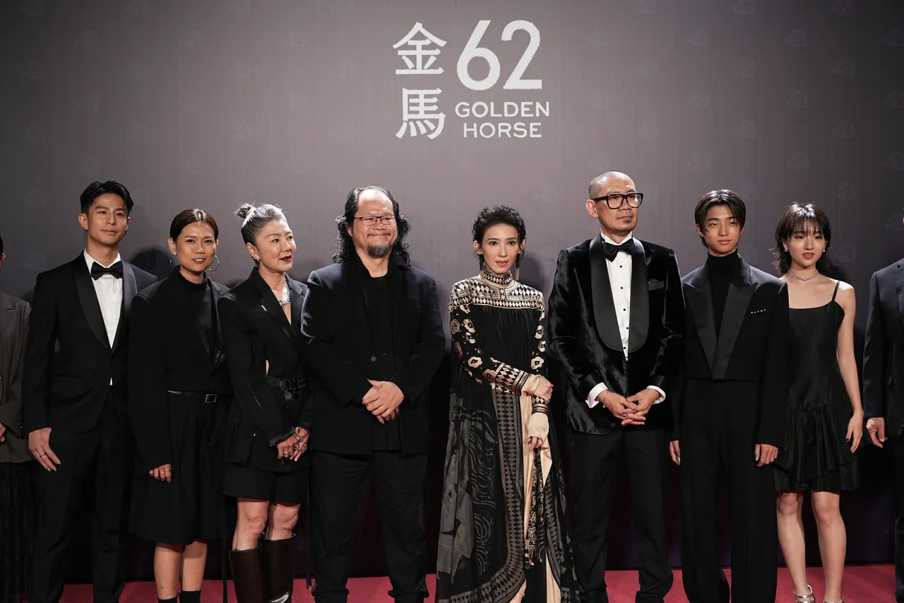 《地母》劇組。攝影中心攝