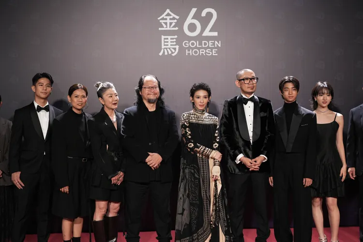 《地母》劇組。攝影中心攝