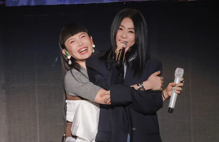 魏如萱（左）上海開唱，邀來自己的偶像陳綺貞擔任嘉賓。好多音樂提供