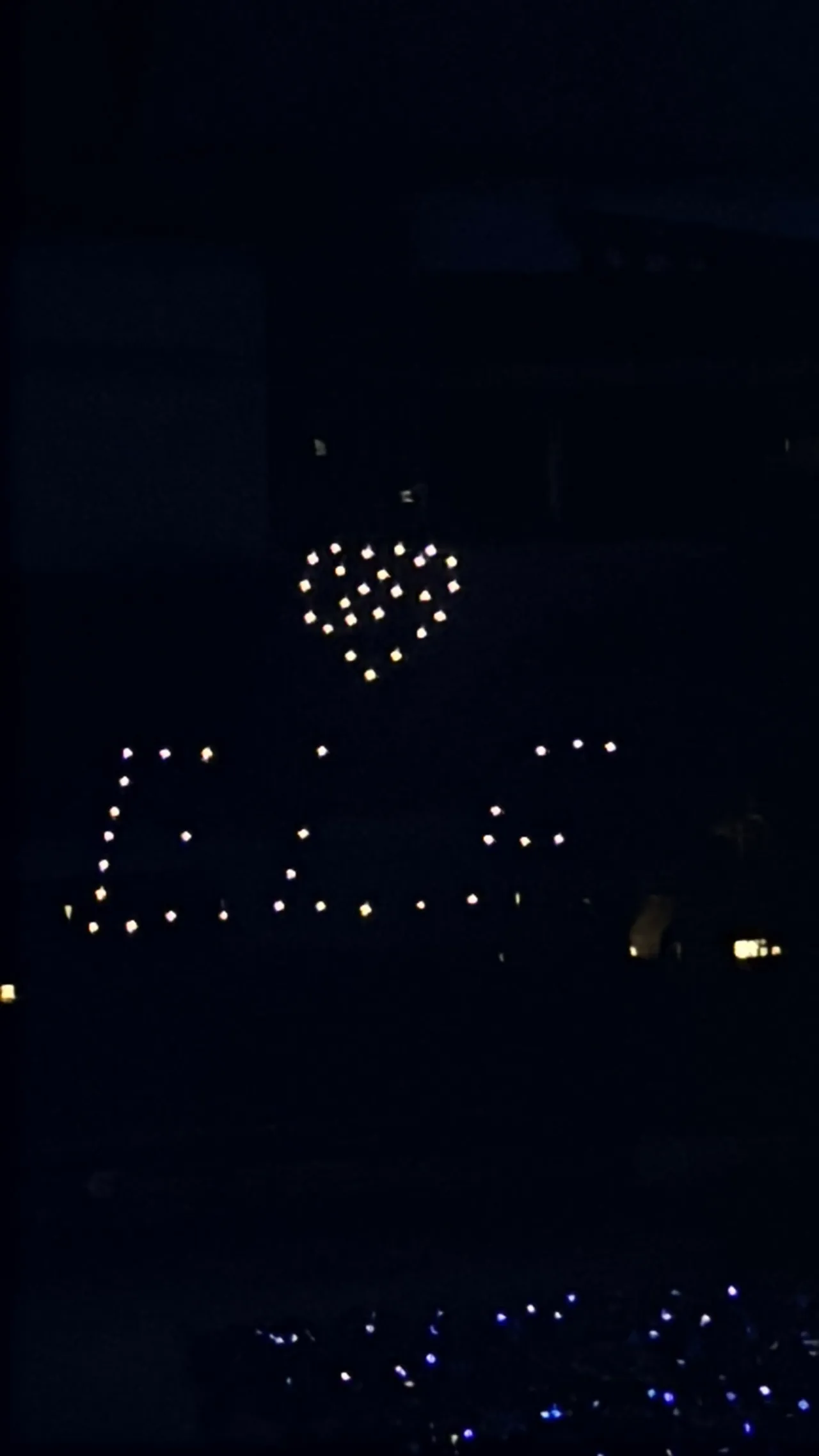 无人机排出❤️ELF。读者提供