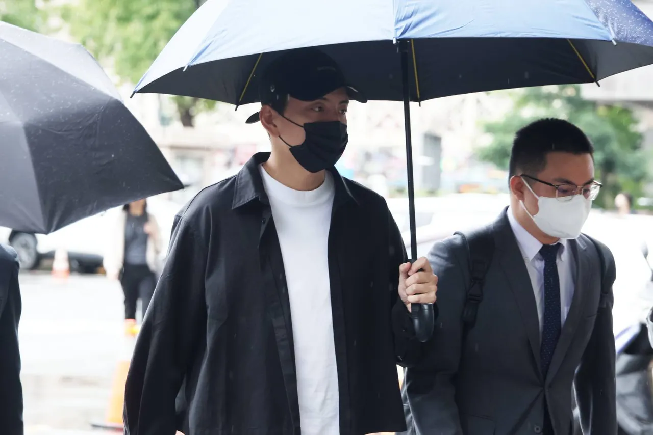 王大陸（左）今為閃兵案出庭。特勤中心攝