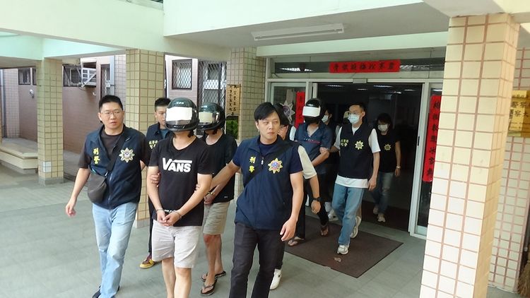 為安頓嬌妻後半生！通緝犯組跨國運毒再幹一票　連累妻子啷噹入獄