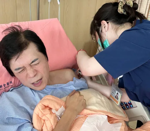 金曲歌王洪榮宏驚吐尿尿帶血　病榻痛苦畫面曝光