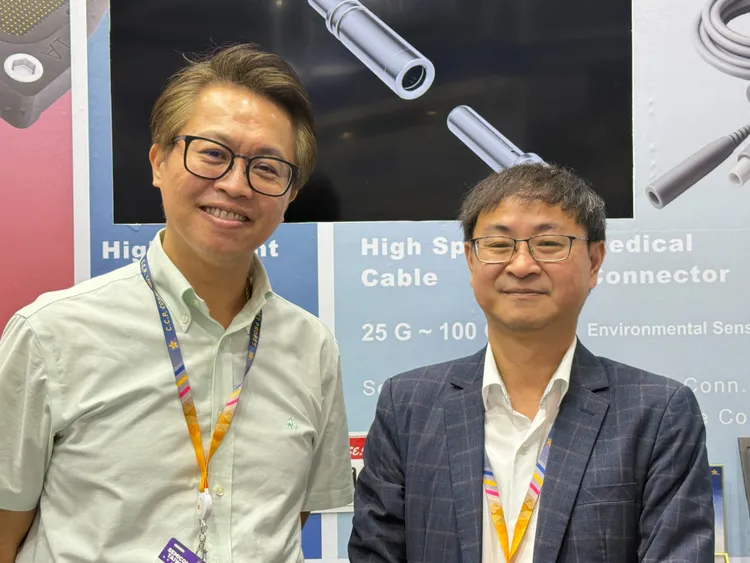 中探針總經理馮明欽(右)與副總經理楊璽邁（左）。公司提供