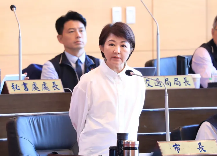 市议员谢家宜要求承诺超巨蛋案不会过度让利，卢秀燕表示「当然不会」，并认为议员的臆测对她是「人身攻击」。市府提供