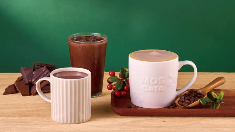 冬季飲品焦點摩斯冰可可與熱可可拿鐵咖啡同步登場。摩斯漢堡提供