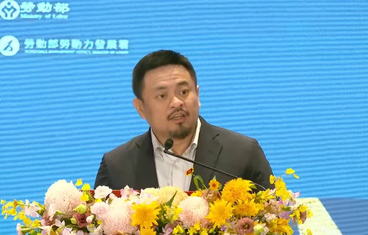 劳动部长洪申翰出席「2025亚洲技能竞赛夺金启航典礼」，勉励国手全力迎战、为国争光。翻摄劳动部直播