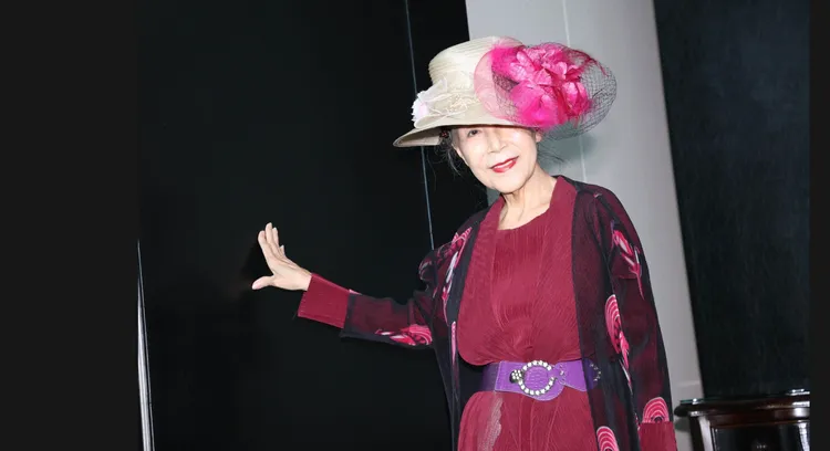 洪小喬前幾天她為不小心跌倒，送醫治療，目前在家中休養。中華音樂人交流協會提供