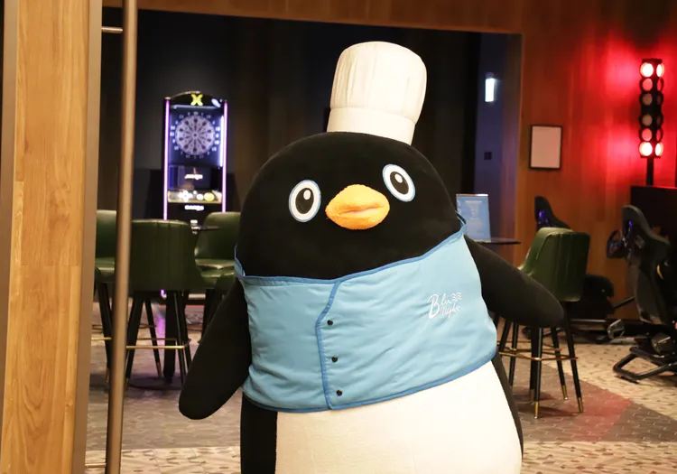 和逸飯店．桃園館吉祥物「企鵝噗噗」將於ITF實體旅展現身，萌翻全場。國泰飯店觀光事業提供