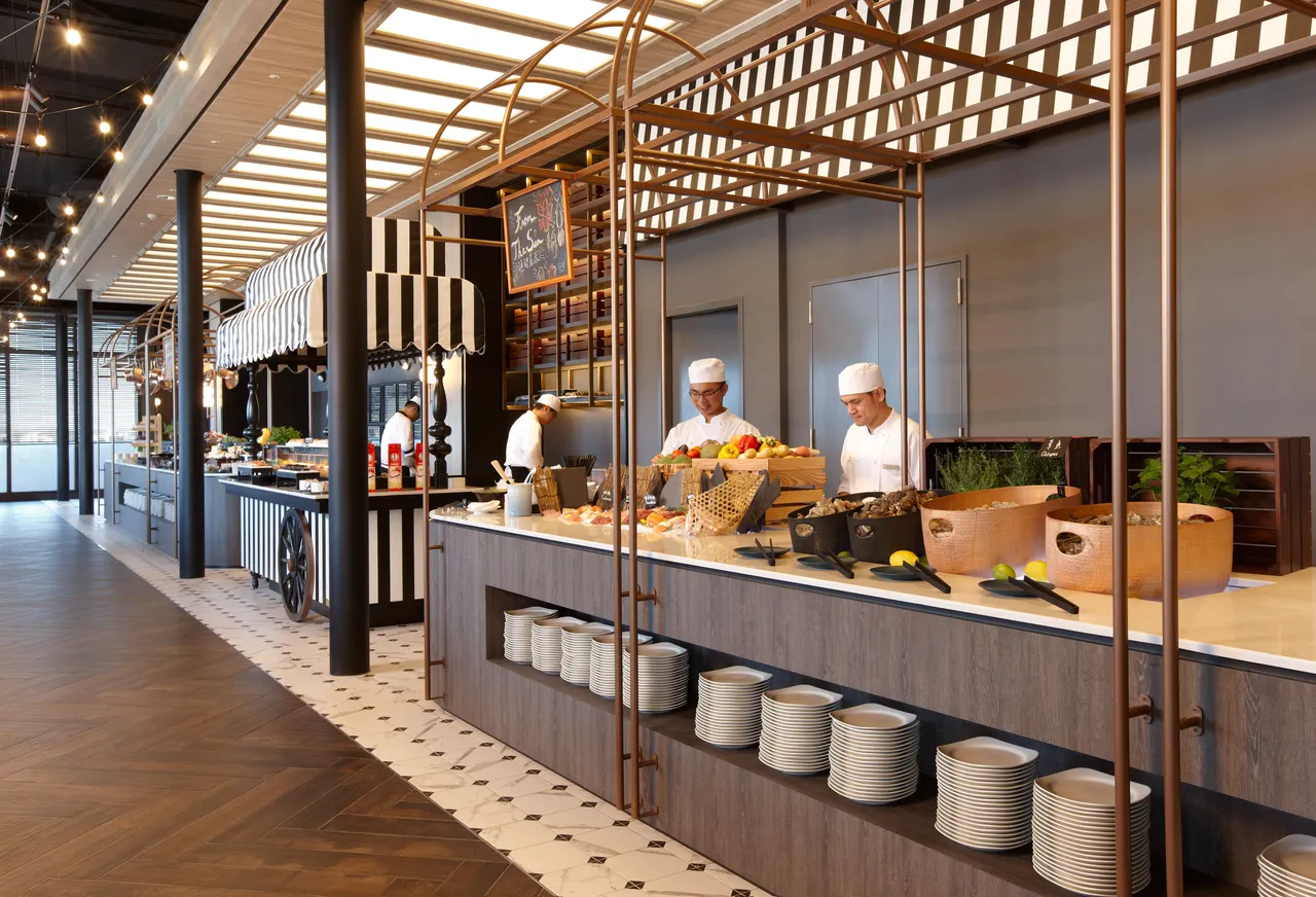 COZZI Blu和逸饭店‧桃园馆-Cozzi Market逸‧市集推出多款自助餐券优惠，最低955元即可享受异国美馔。国泰饭店观光事业提供