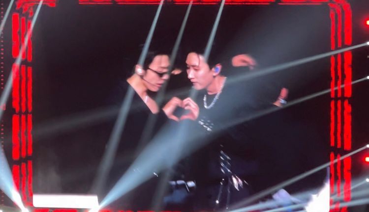 SJ攻大巨蛋喊話「一起來台灣住」！東海貼臉銀赫快親上嗨爆3萬粉