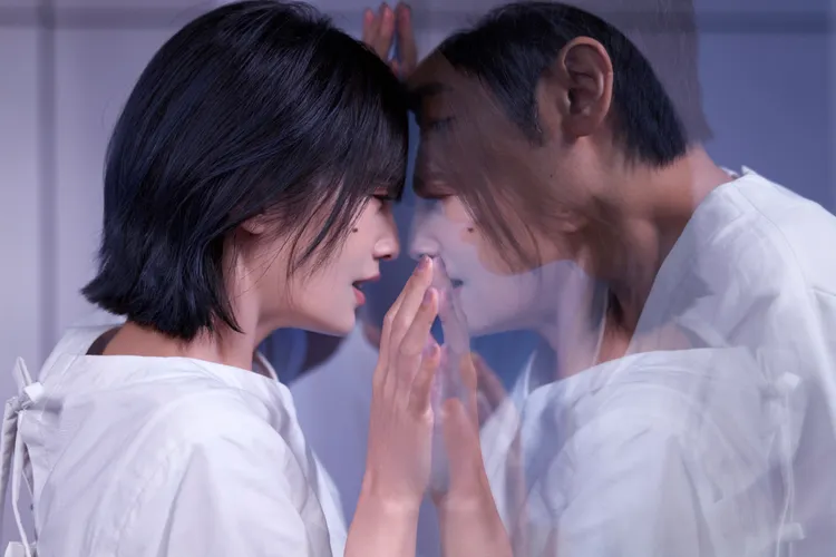 楊丞琳與藤岡靛狂飆演技。索尼提供