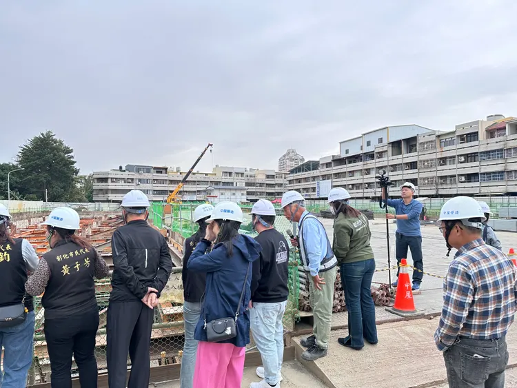 中友百货彰化店进度落后，彰化市代会昨天到场了解，中友预计2029年5月完工启用。中友提供